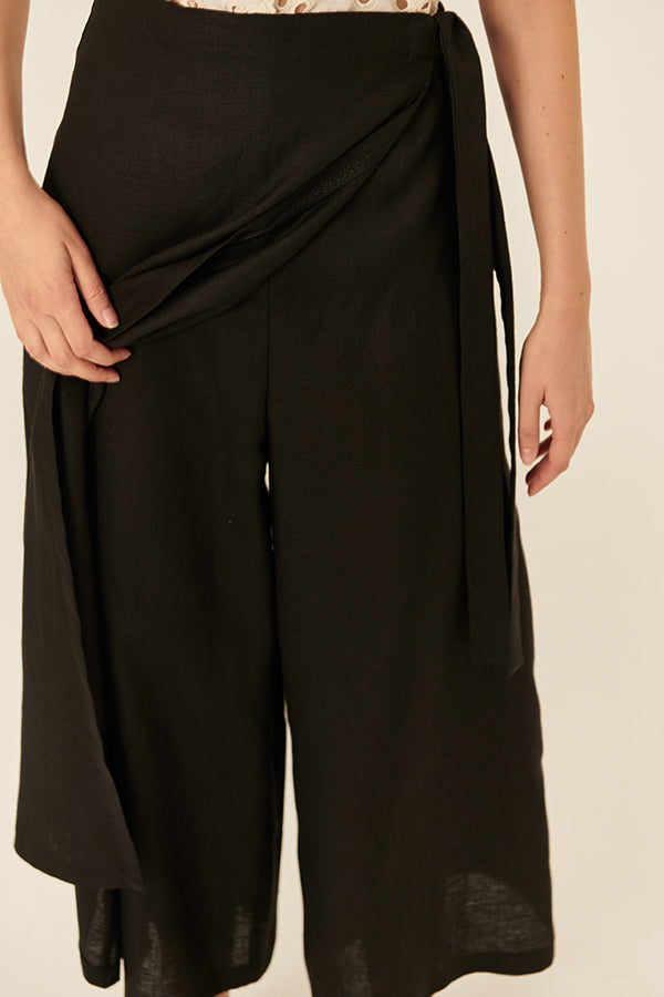
                  
                    Close-up of Exquise Talia Pants In Black
                  
                