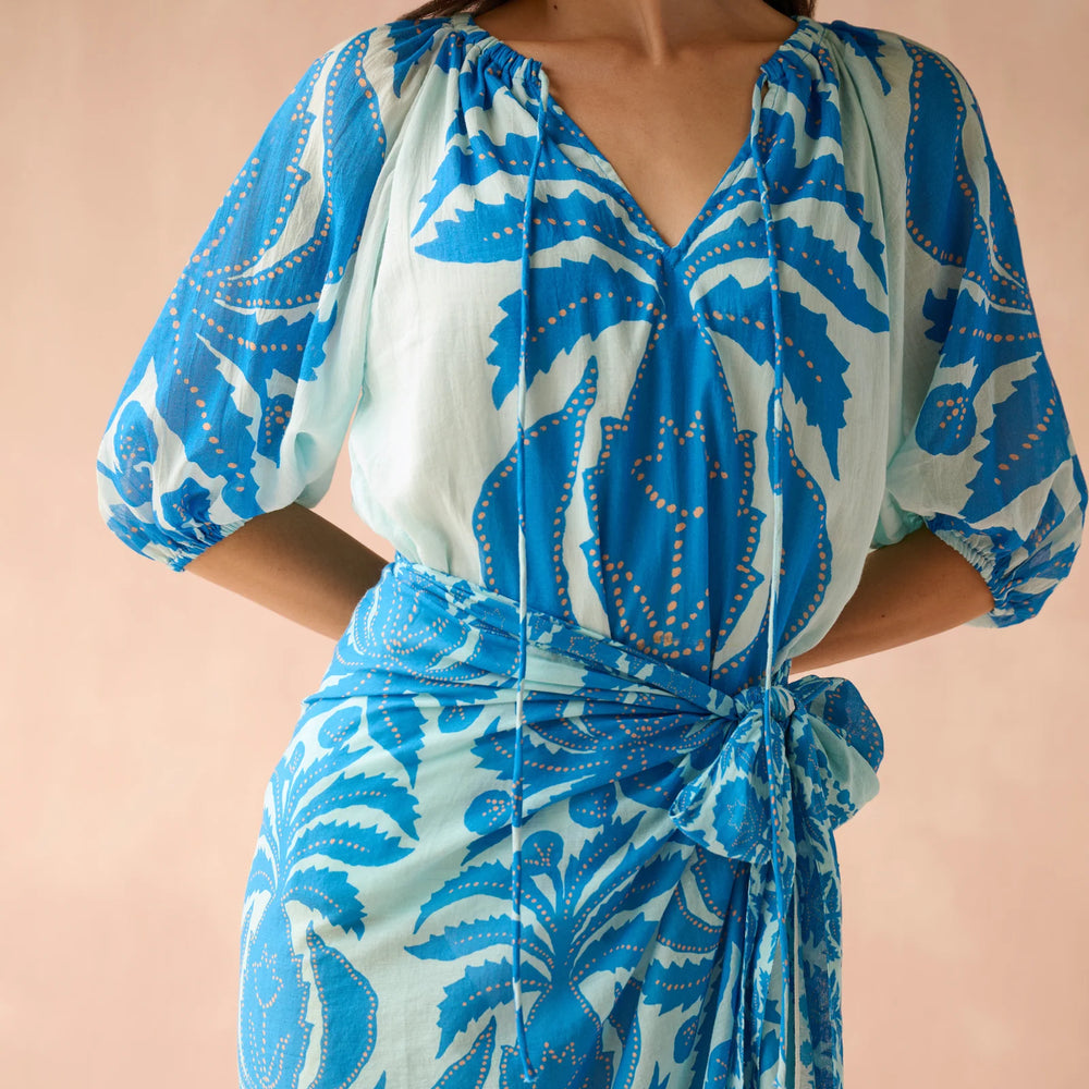 Instantly upgrade any basics with our uniquely gorgeous Isla Blouse. Featuring the perfect balance between structure and flow, this silhouette is flattering on all shapes and sizes, adorned with tassel details and elastic sleeve cuffs for a chic puffed effect.