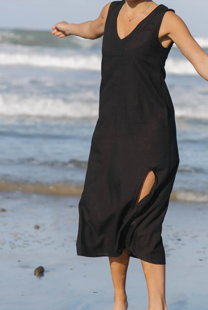 One of our most versatile pieces! Cut from a cotton, viscose, blend, the Grotta Midi Dress is A-line dress with a relaxed silhouette, a deep v-neckline, and one high slit in the front for an elevated feminine look. Paired with your favorite swimsuit, the Grotta Midi Dress is perfect for the pool, beach, and beyond. 

