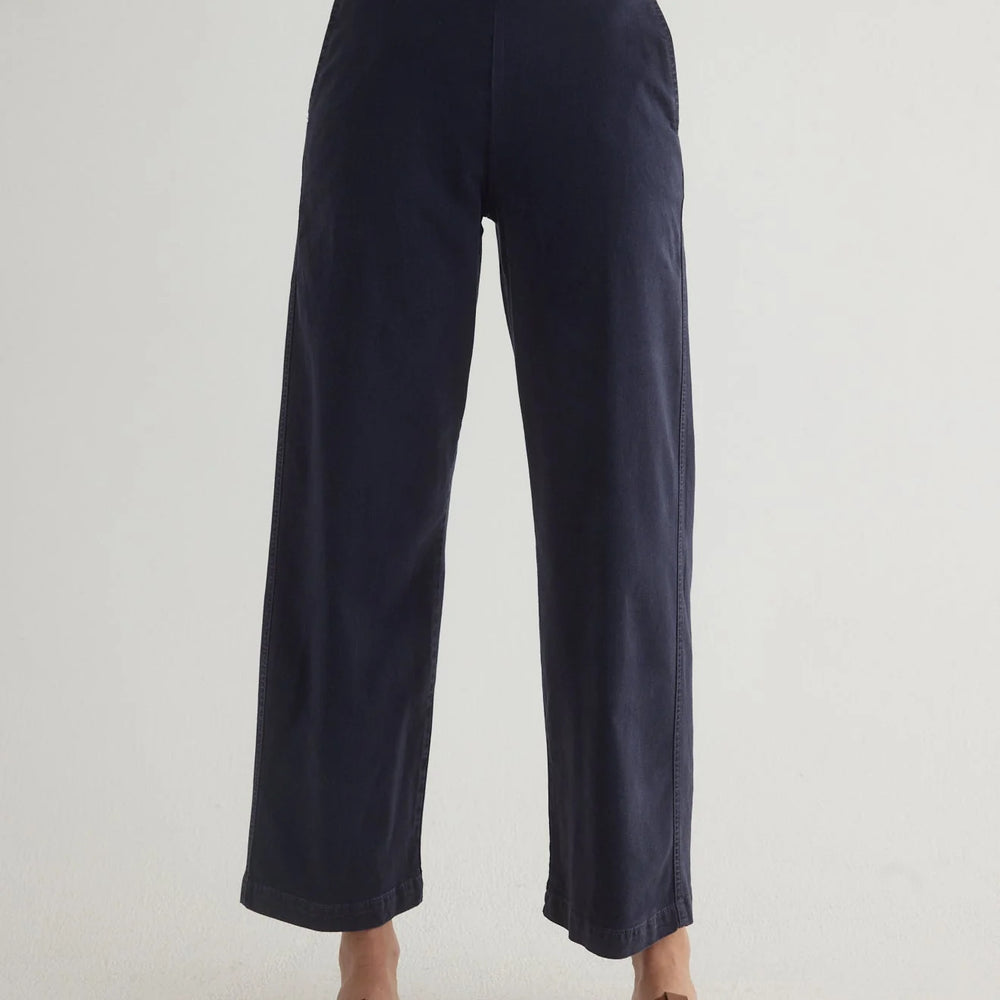 Bella dahl Clean Front Wide Leg Crop Pant in Navy