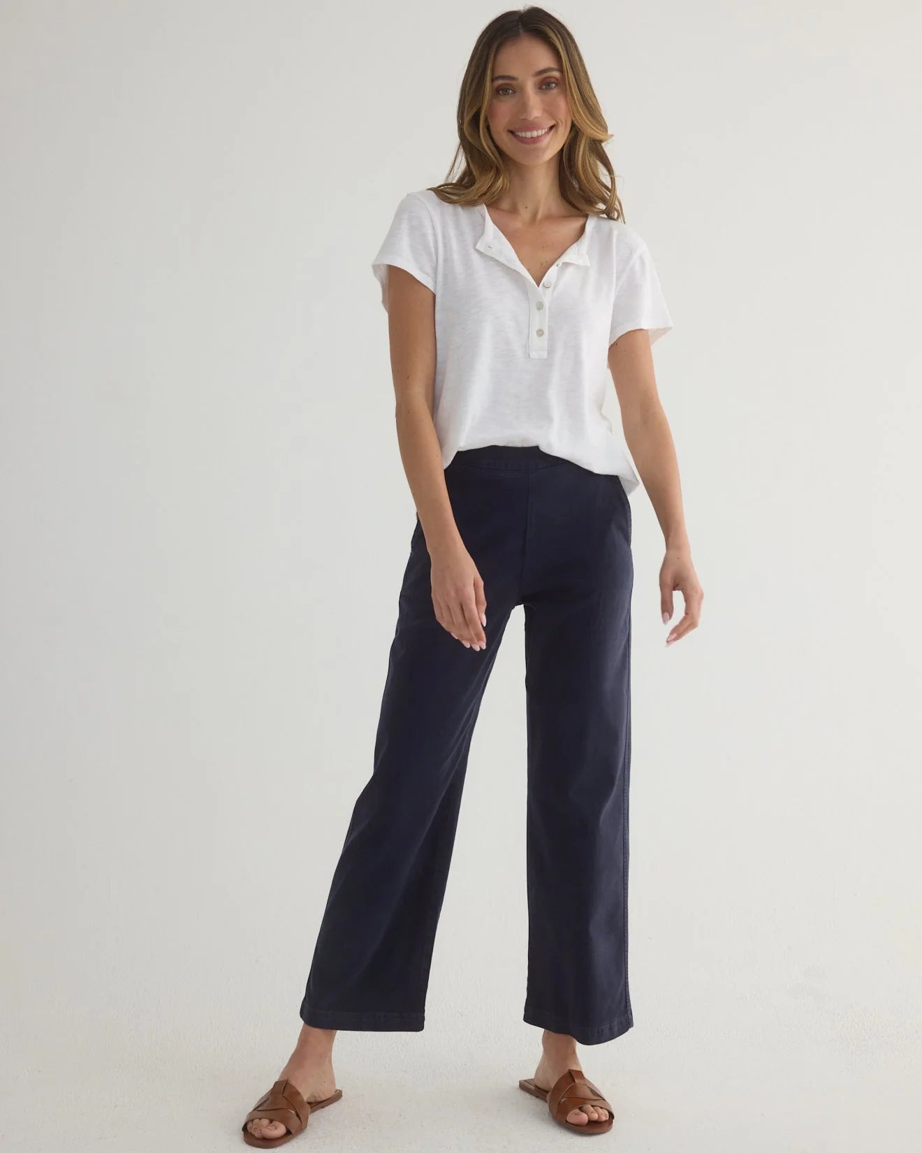 Bella dahl Clean Front Wide Leg Crop Pant in Navy